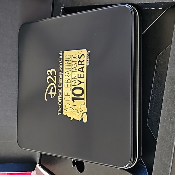D23 10 Year Anniversary pin set 2019 - Picture 6 of 6